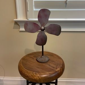 Farmhouse Metal Pinwheel Decoration